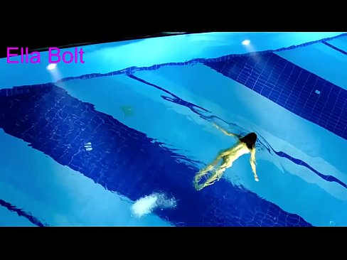 ❤️ No puedo dejar de mirar, joven rubia pillada nadando desnuda en la piscina del complejo ELLA BOLT ❤️ Porno vk en es.tukifporno.ru ❌️